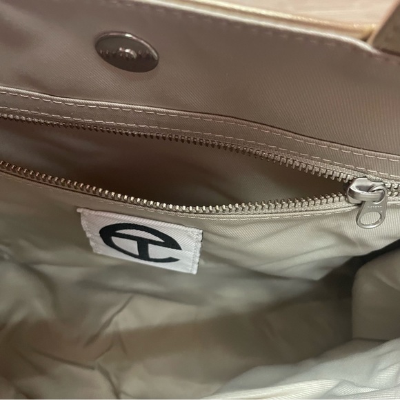 ✨✨Authentic Telfar Medium Metallic Gold Shopping Bag✨✨ - Picture 9 of 17